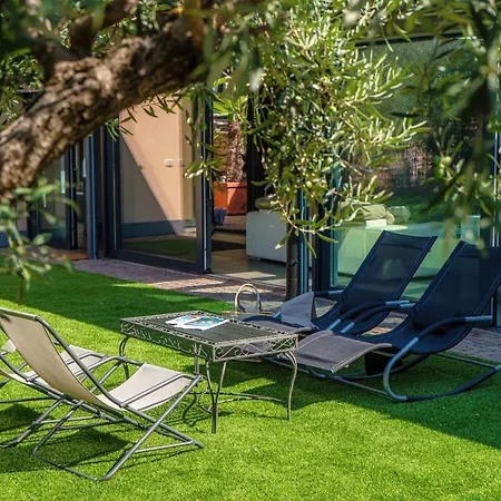 빌라 Lumina - Secluded Garden Retreat - View