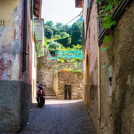 Lumina - Secluded Garden Retreat - View Torno