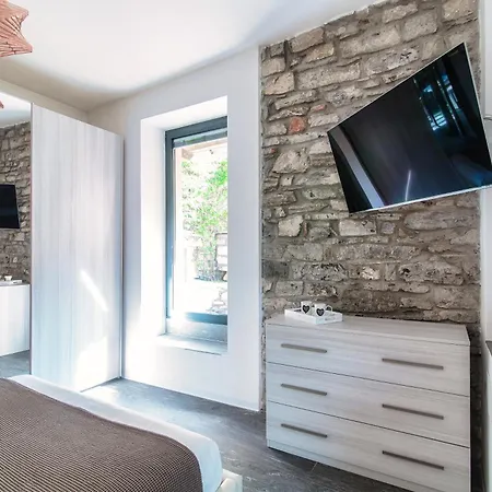 Lumina - Secluded Garden Retreat - View