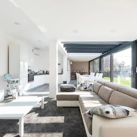 Lumina - Secluded Garden Retreat - View Villa