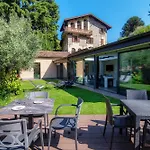 Lumina - Secluded Garden Retreat - View * Torno