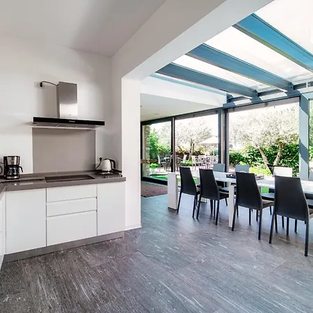 Lumina - Secluded Garden Retreat - View *