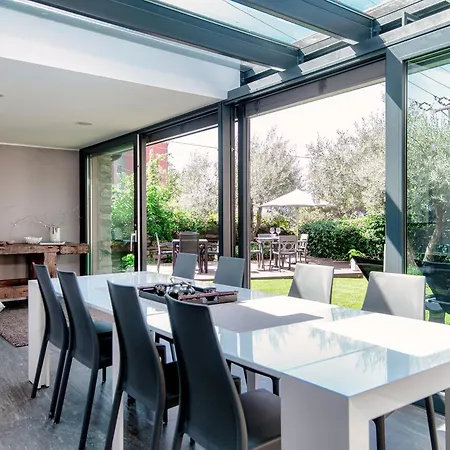 Lumina - Secluded Garden Retreat - View Willa *