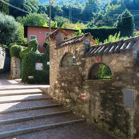 Lumina - Secluded Garden Retreat - View Willa Torno