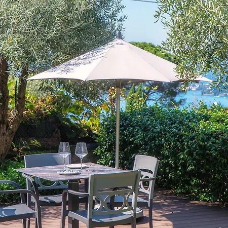 Lumina - Secluded Garden Retreat - View Willa Torno