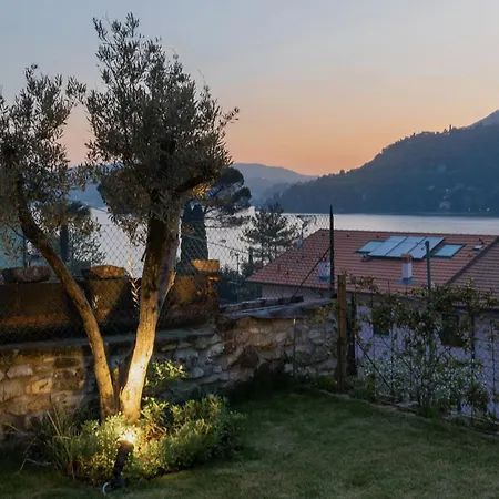 Willa Lumina - Secluded Garden Retreat - View