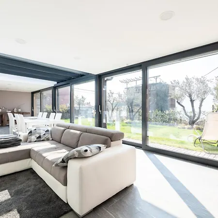 Lumina - Secluded Garden Retreat - View * Torno