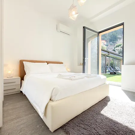 Villa Lumina - Secluded Garden Retreat - View *