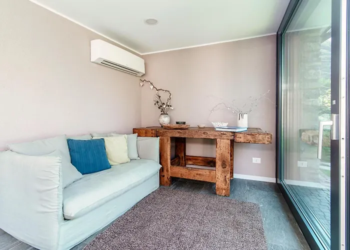 Lumina - Secluded Garden Retreat - View Vila Torno
