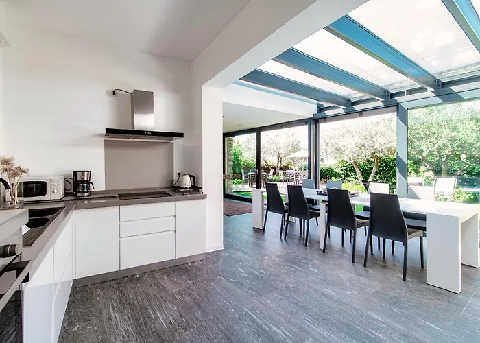 Lumina - Secluded Garden Retreat - View *