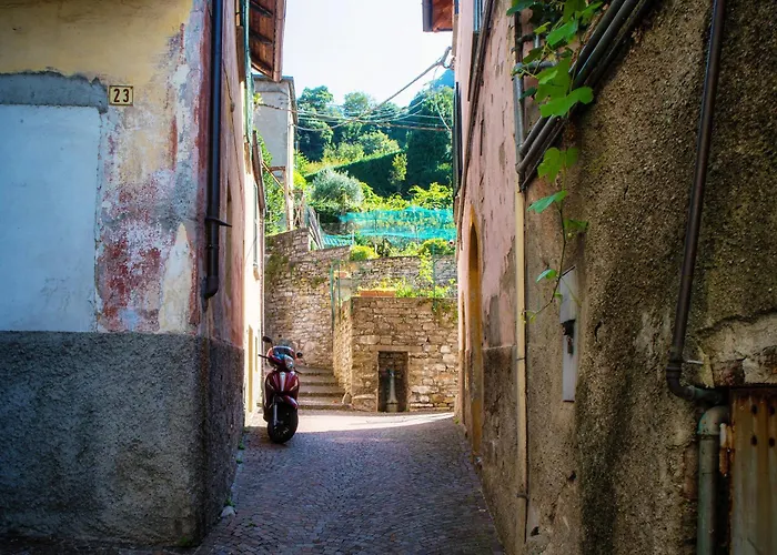 Lumina - Secluded Garden Retreat - View Torno