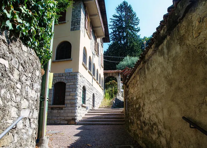 Vila Lumina - Secluded Garden Retreat - View *