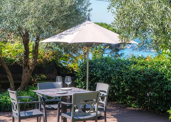 Lumina - Secluded Garden Retreat - View Vila Torno
