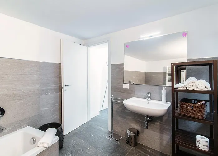 Lumina - Secluded Garden Retreat - View Torno