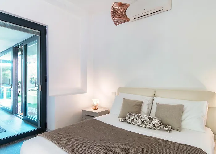 Lumina - Secluded Garden Retreat - View