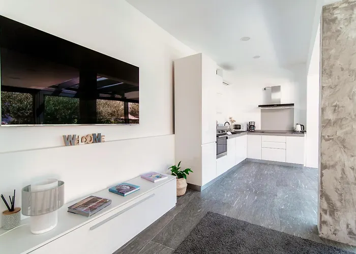 Lumina - Secluded Garden Retreat - View *