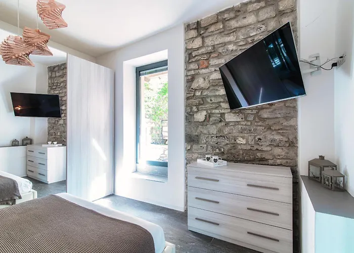 Lumina - Secluded Garden Retreat - View