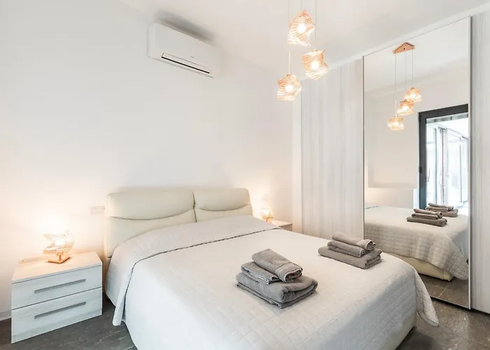 Lumina - Secluded Garden Retreat - View Villa *