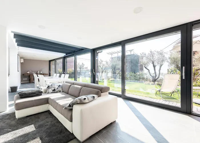 Lumina - Secluded Garden Retreat - View * Torno