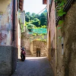 Lumina - Secluded Garden Retreat - View Torno