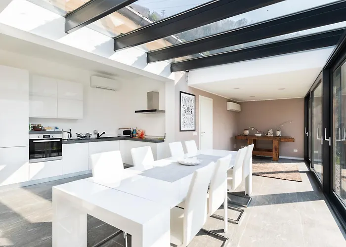 וילה Lumina - Secluded Garden Retreat - View *