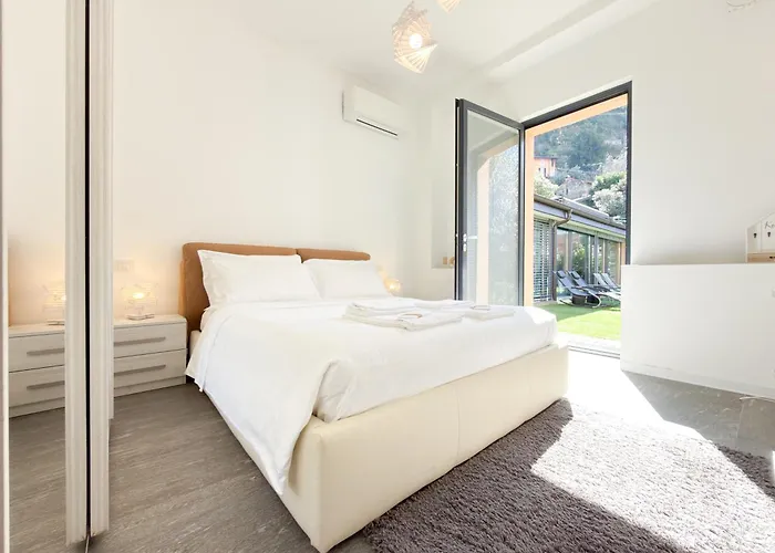Villa Lumina - Secluded Garden Retreat - View *