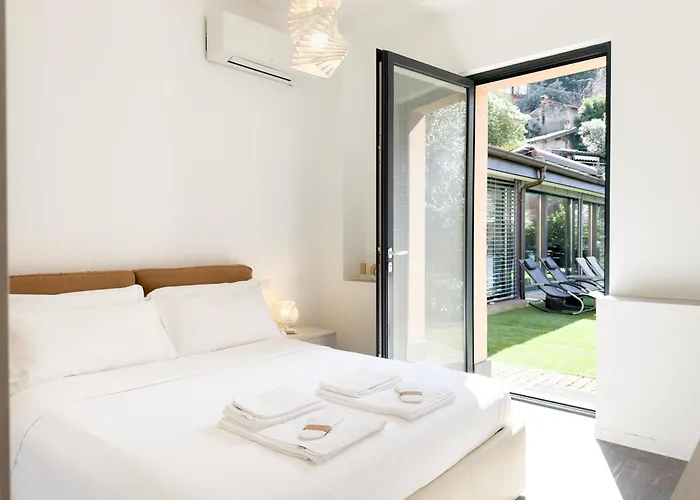 Lumina - Secluded Garden Retreat - View Villa